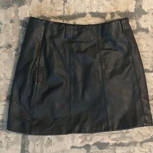 Vintage Wilson’s black leather mini pencil skirt size 8